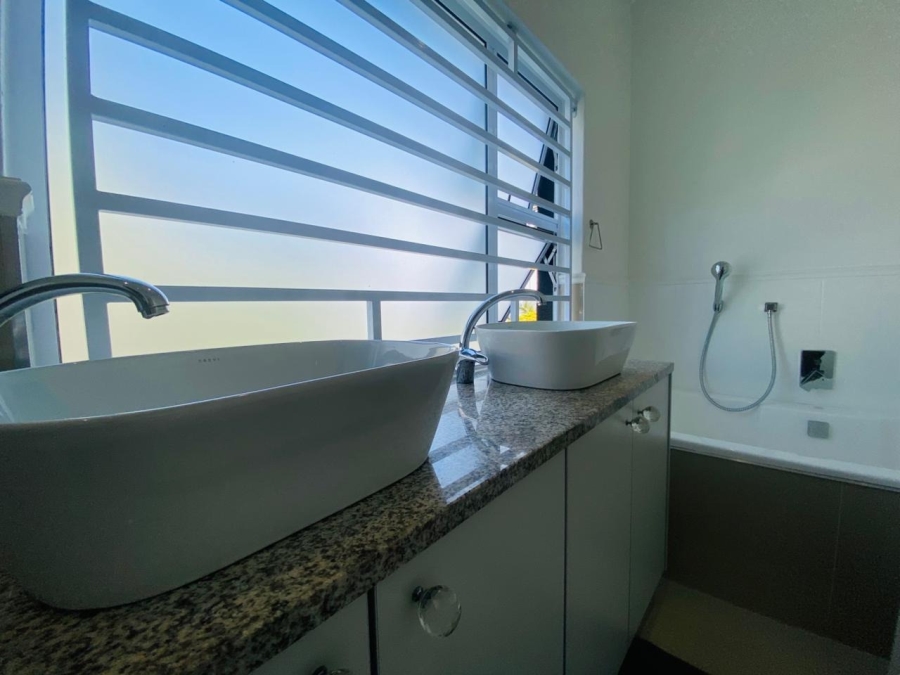 5 Bedroom Property for Sale in Sunset Beach Western Cape